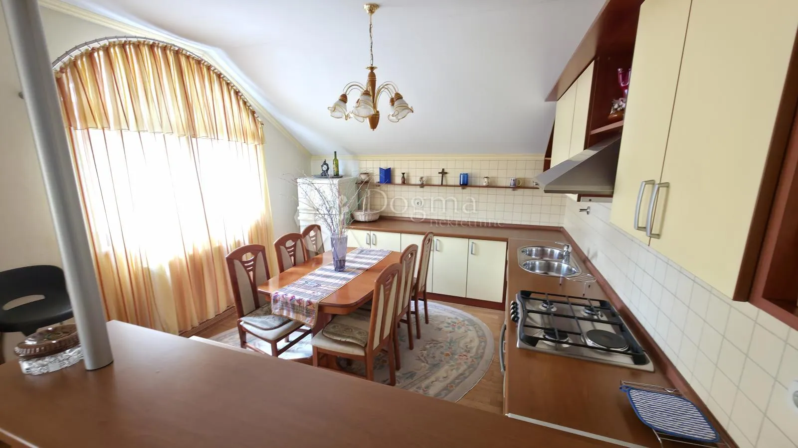 uređena katnica 257 m2 sa velikom okućnicom, žitnjak- struge - slika 14