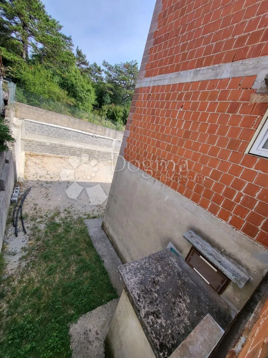 pulac, samostojeća kuća sa tri stana - slika 24