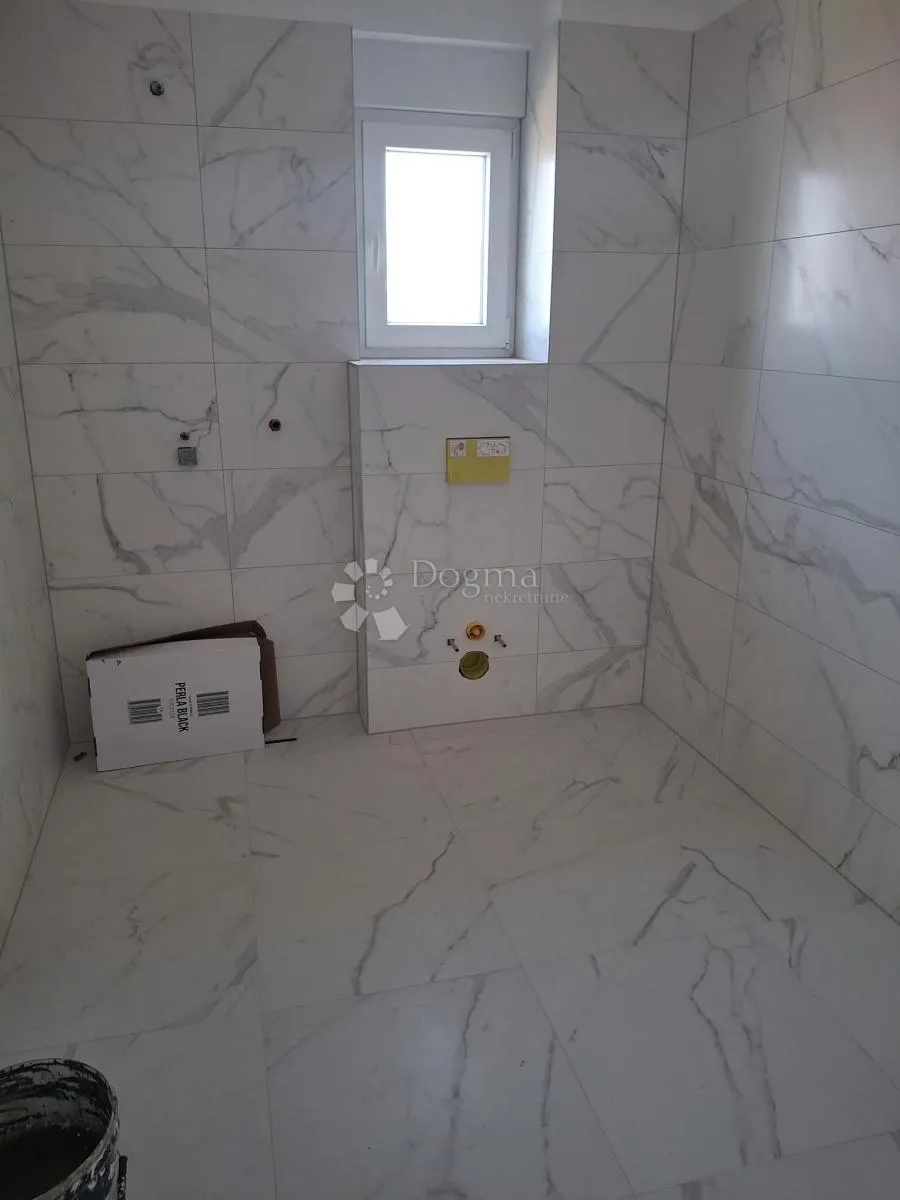 apartman u kvalitetnoj novogradnji u barbatu blizu mora - slika 2