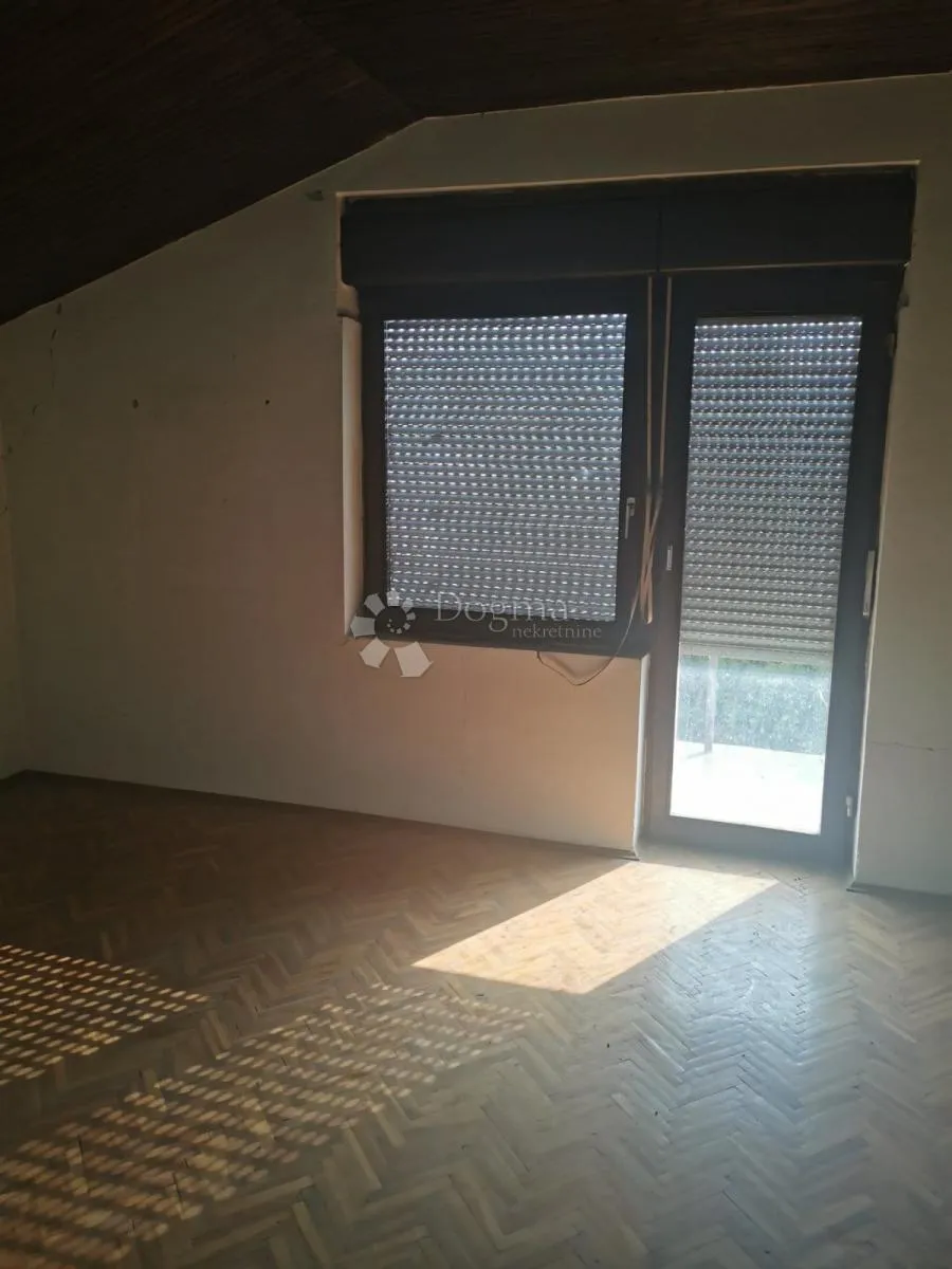 velika kuća na odličnoj lokaciji - slika 15