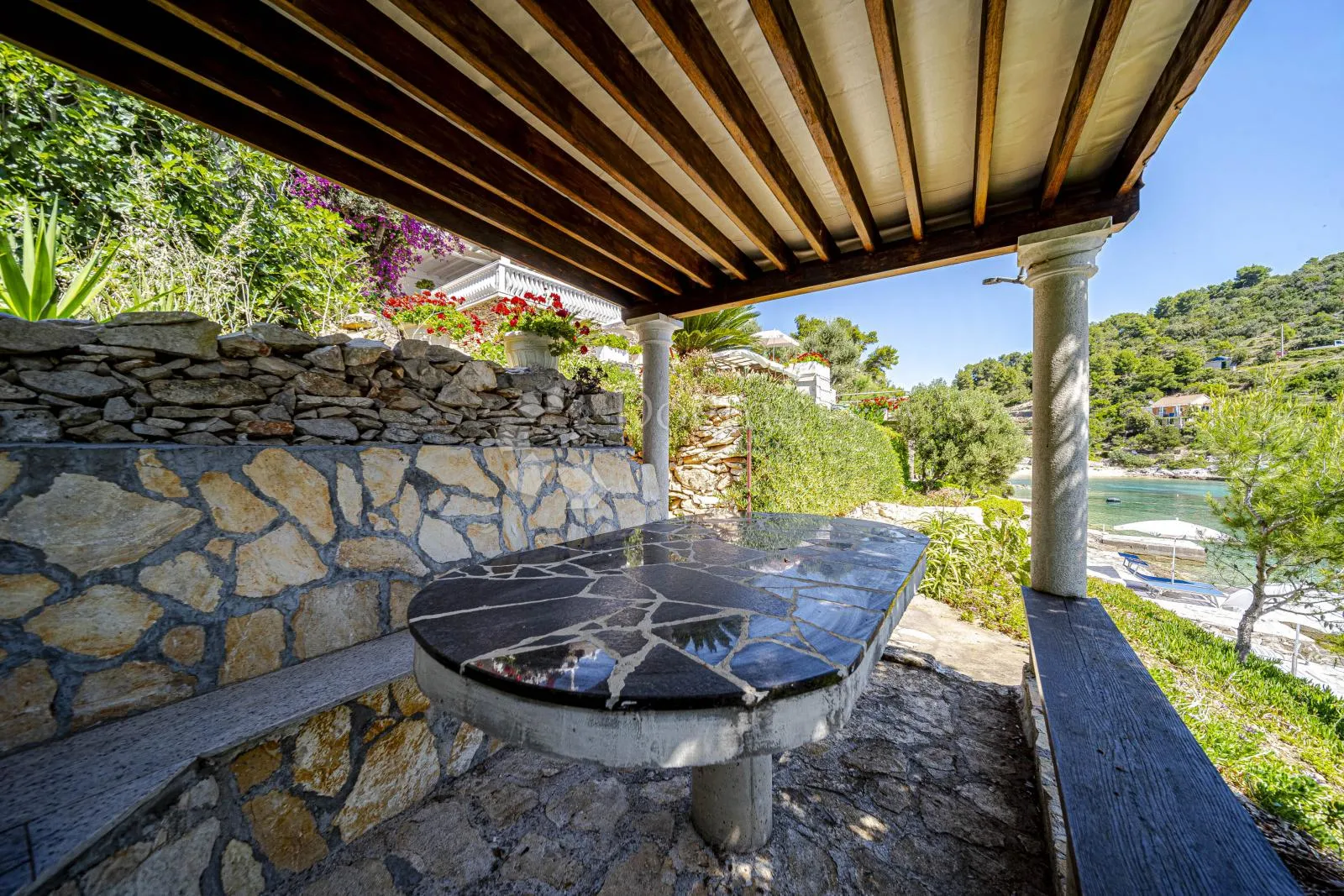 prvi red do mora: samoodrživa apartmanska vila s uhodanim poslovanjem – vela luka, korčula - slika 64