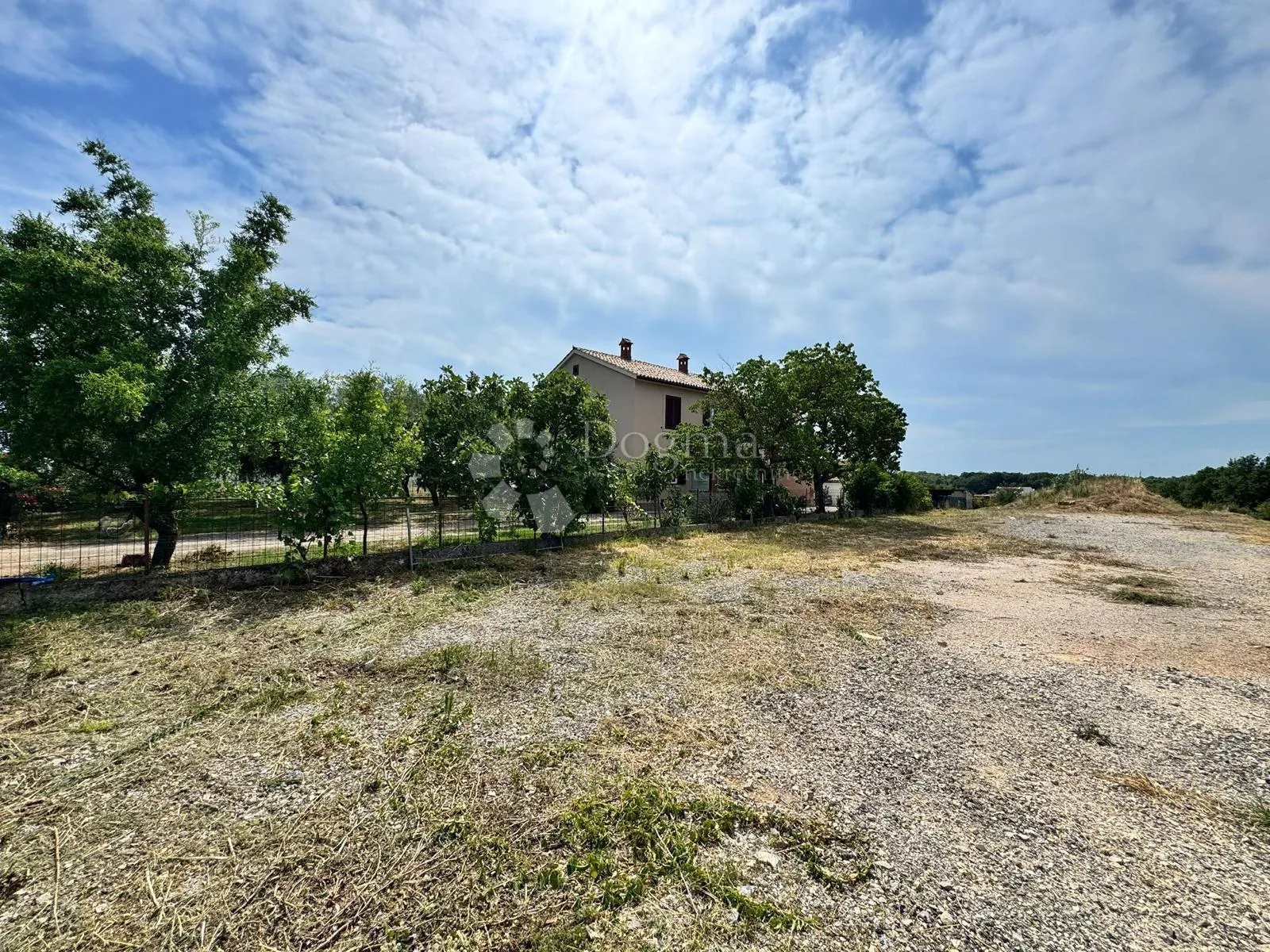 građevinska parcela s dozvolom - 500m2 - slika 2