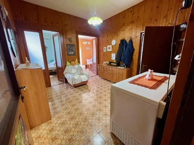 kuća, s restoranom u prizemlju, u centru buja - slika 30