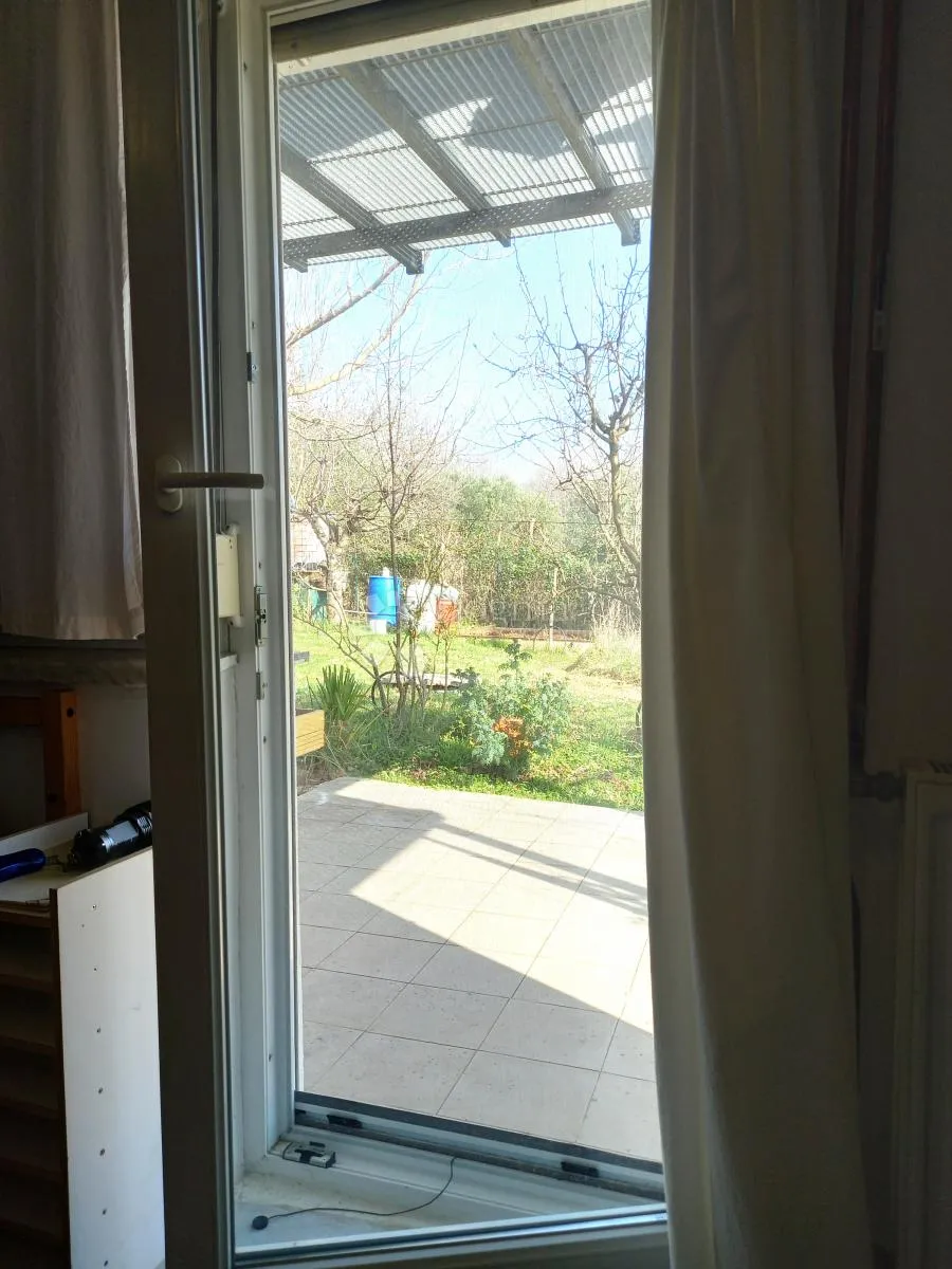 kuća s potencijalom gradnje – mirna ulica, zambratija - slika 3