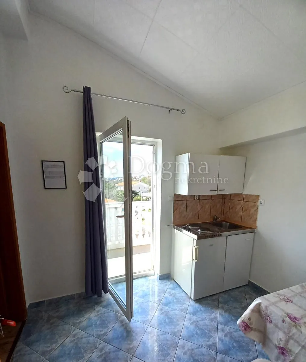 apartmanska kuća 120 metara od plaže - slika 13