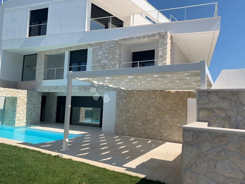 ekskluzivan duplex s bazenom, 100 m od mora - slika 7