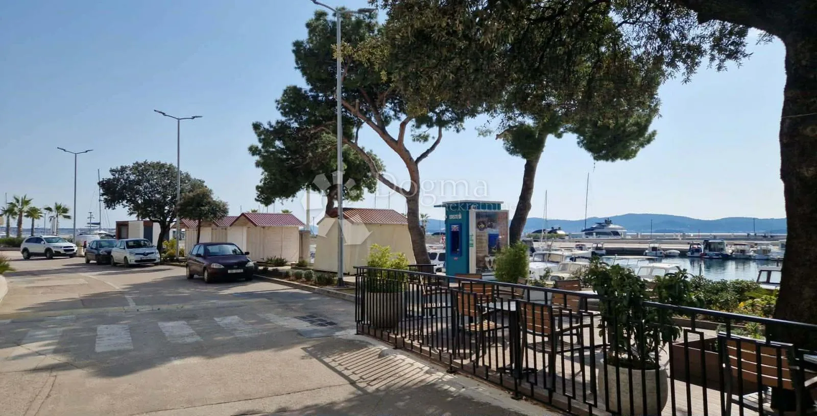 kuća s 4 apartmana - drugi red od mora - slika 97