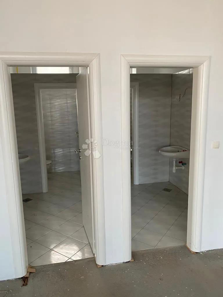 izuzetna investicijska hala 1350 m2u sl.brodu-stabilan najam +solarni profit! - slika 10