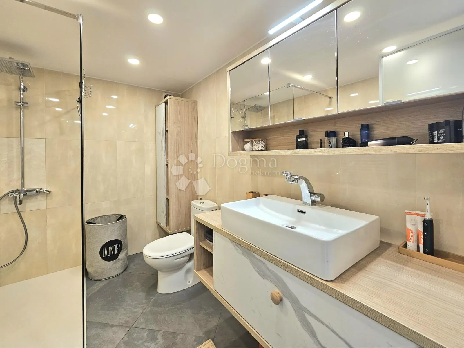 54m2, open space, 1. red do mora, pored aci marine - slika 11