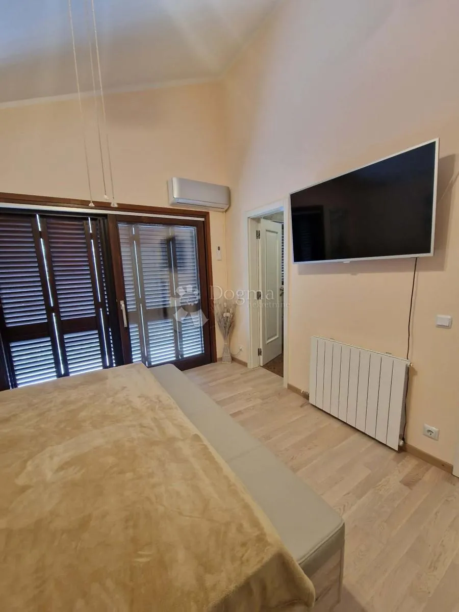 kuća s 4 apartmana - drugi red od mora - slika 55