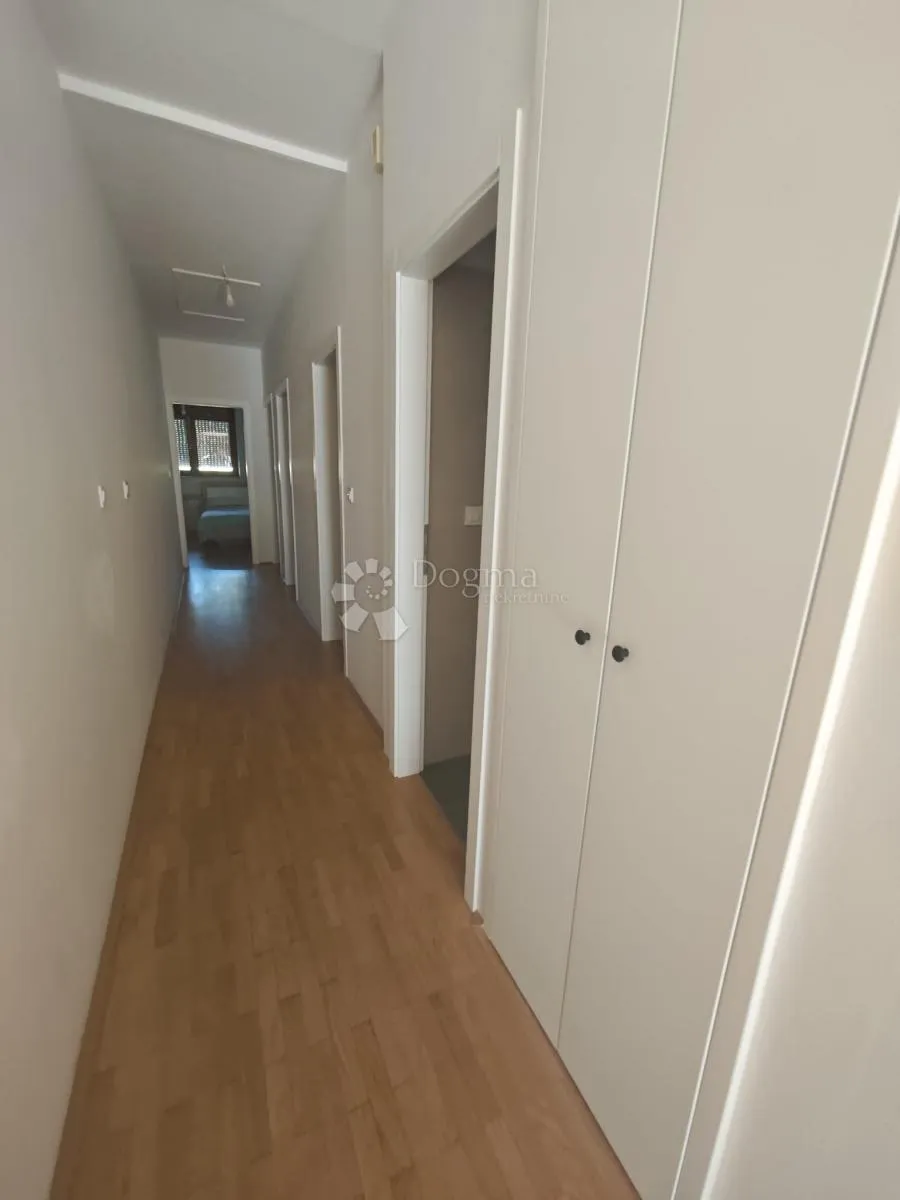 moderan novouređen 4s stan šalata - slika 3