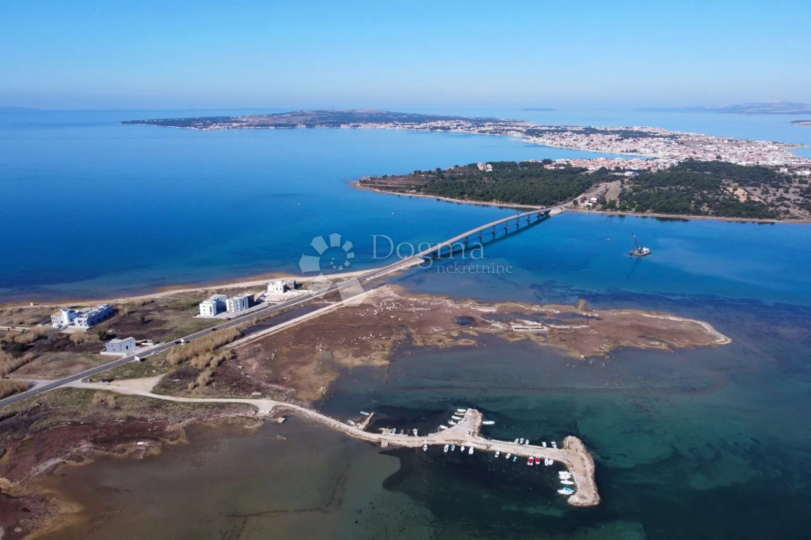 prodaje se moderna vila sa bazenom privlaka - slika 8