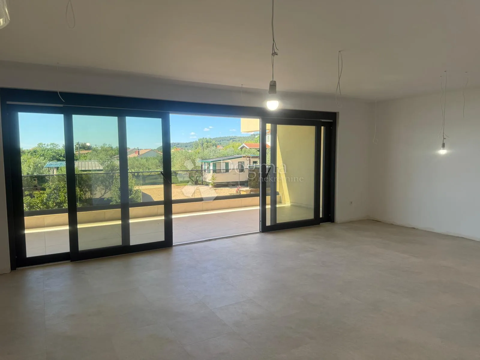 prostrani apartman sa otvorenim pogledom na more - slika 3