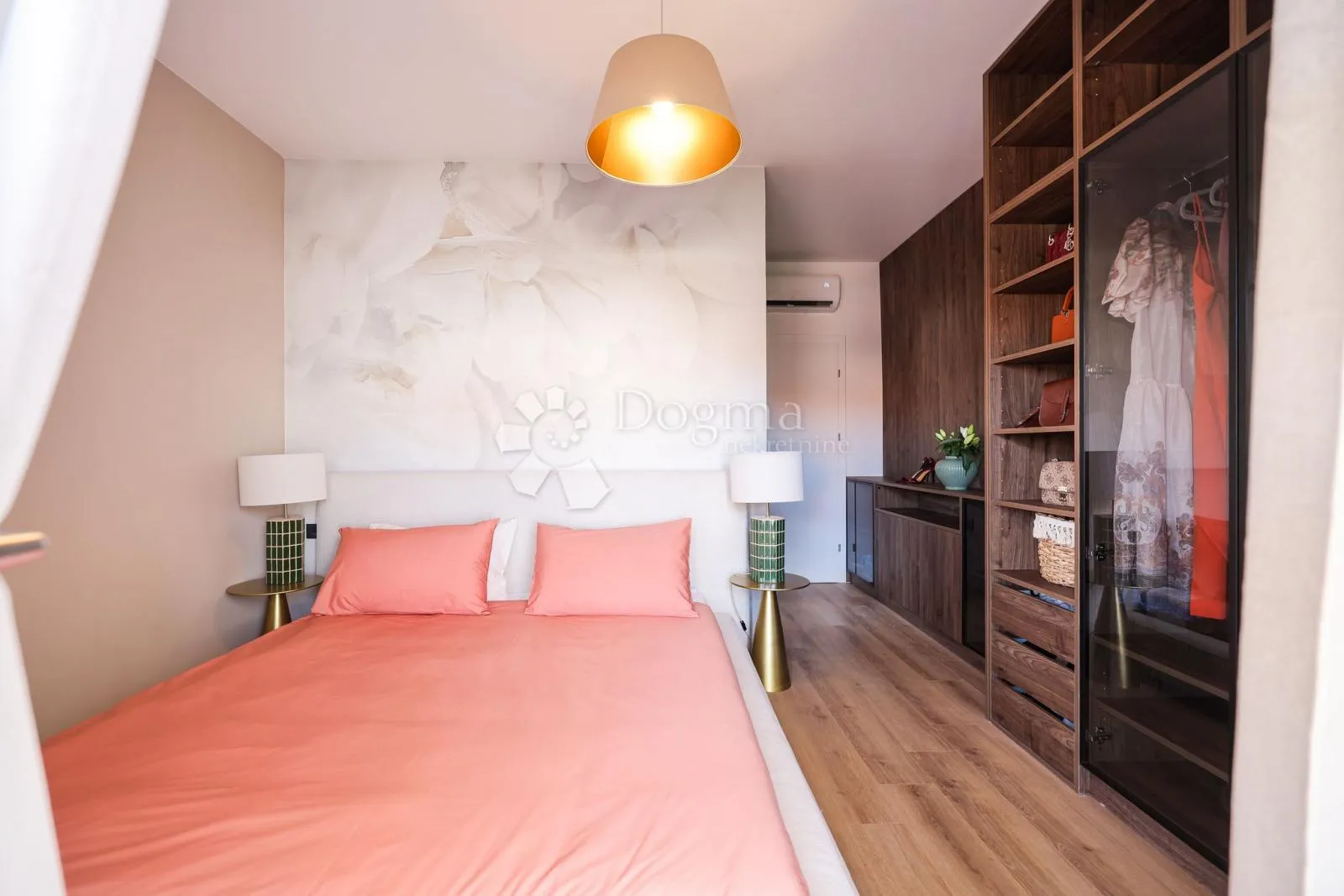 dizajnerski penthouse s krovnom terasom, liftom i garažom - slika 20