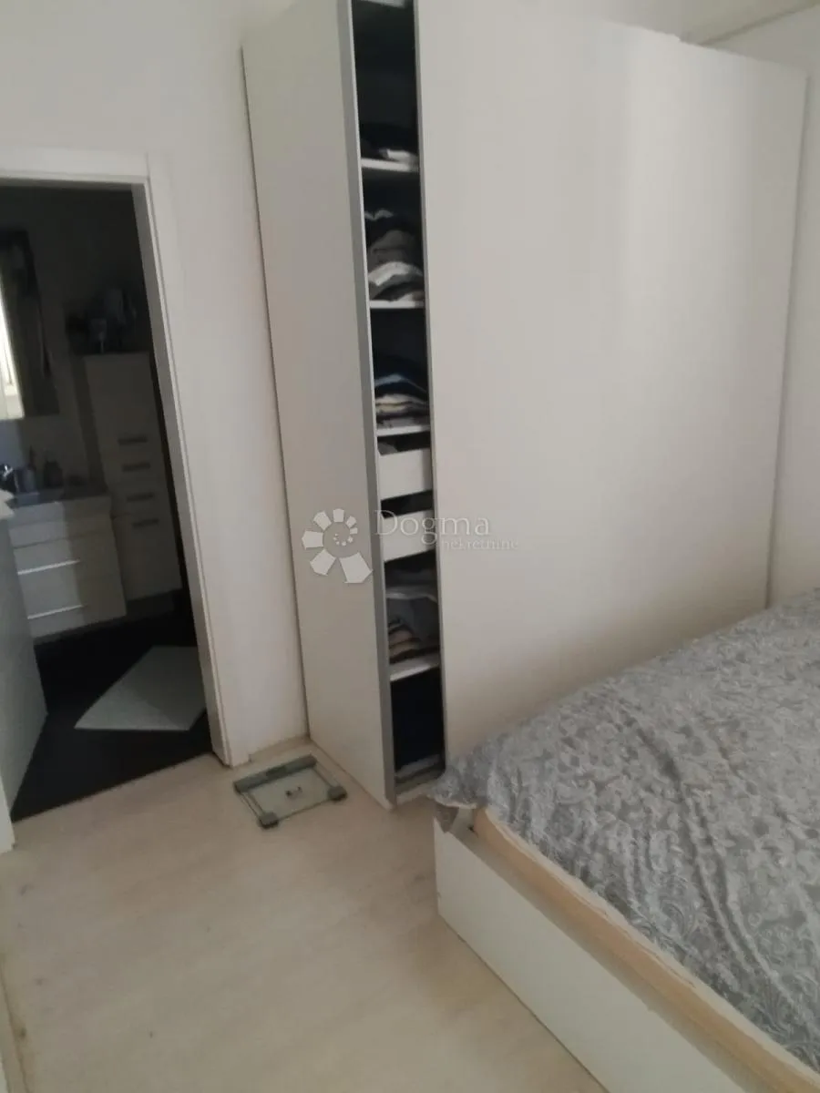 stan u centru na atraktivnoj lokaciji - slika 6