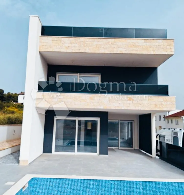 vila na 250m od mora, rtina - slika 5