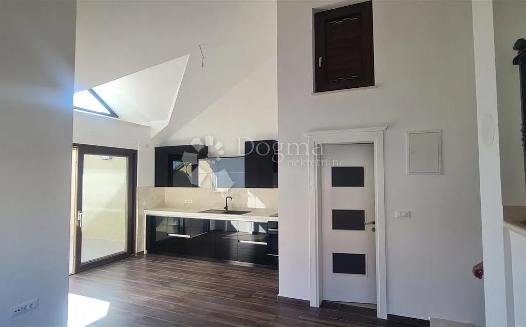 luksuzan apartman pored mora u povljani - slika 6