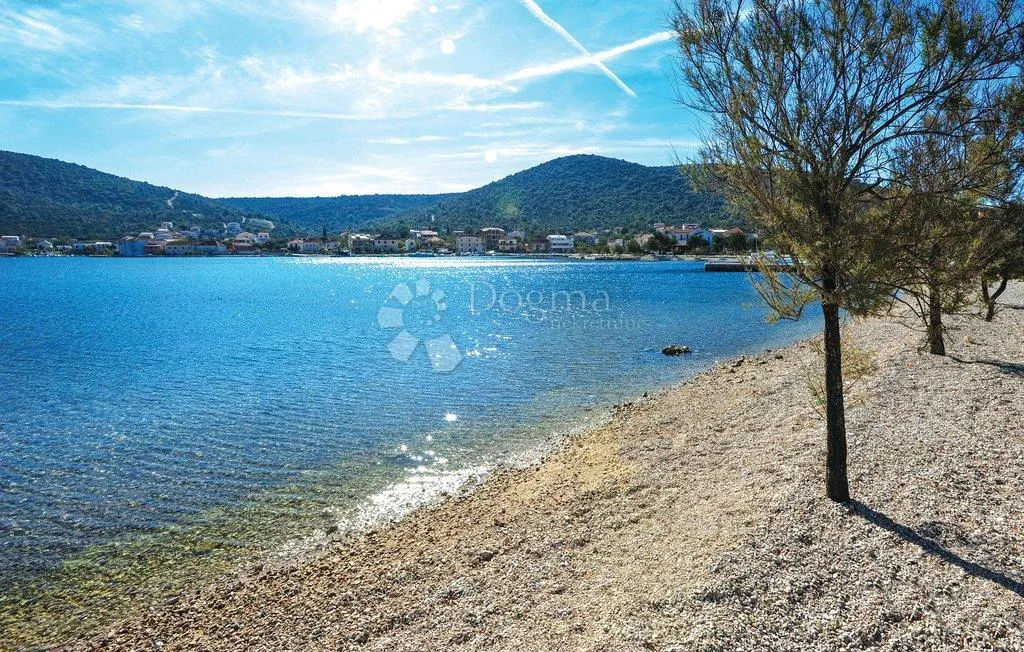 savršena vila 70 metara od mora - slika 35