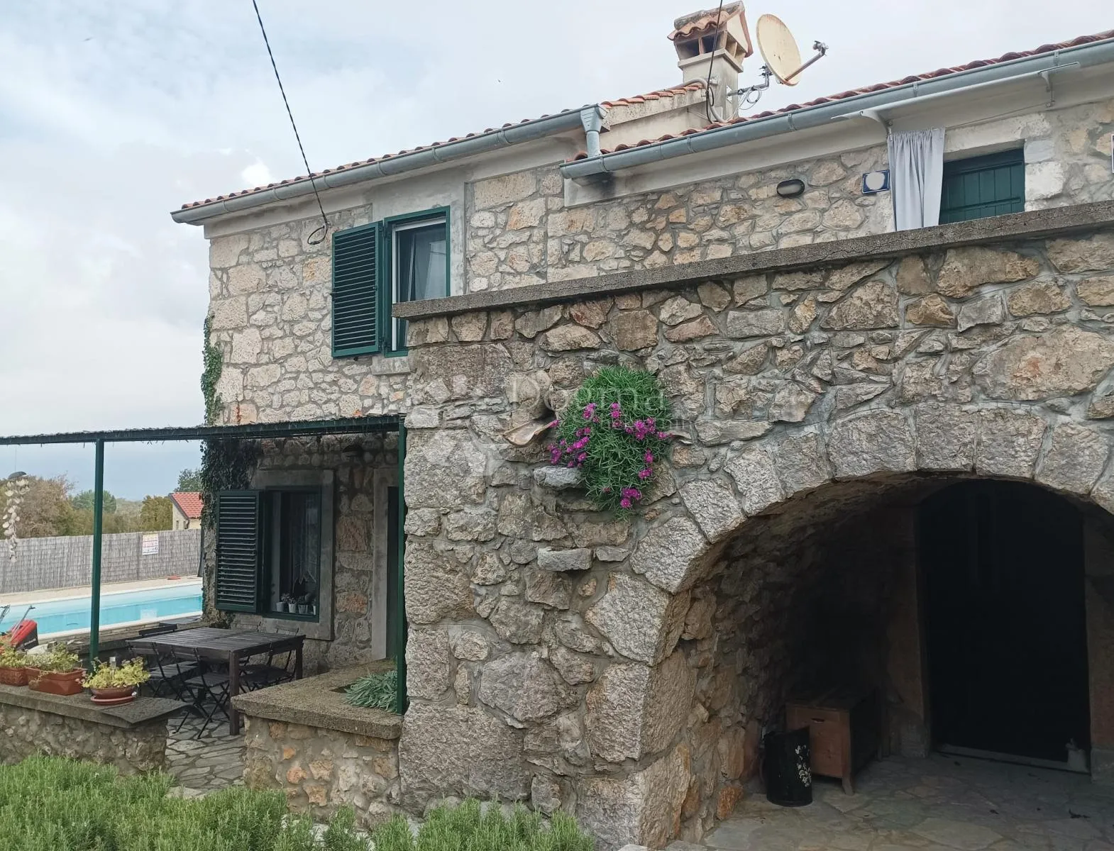 kamena kuća za odmor s bazenom - slika 23