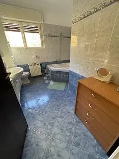 kantrida -350m2,p+1+2 ,p.prostor 40m2,okućnice 750m2 - slika 10