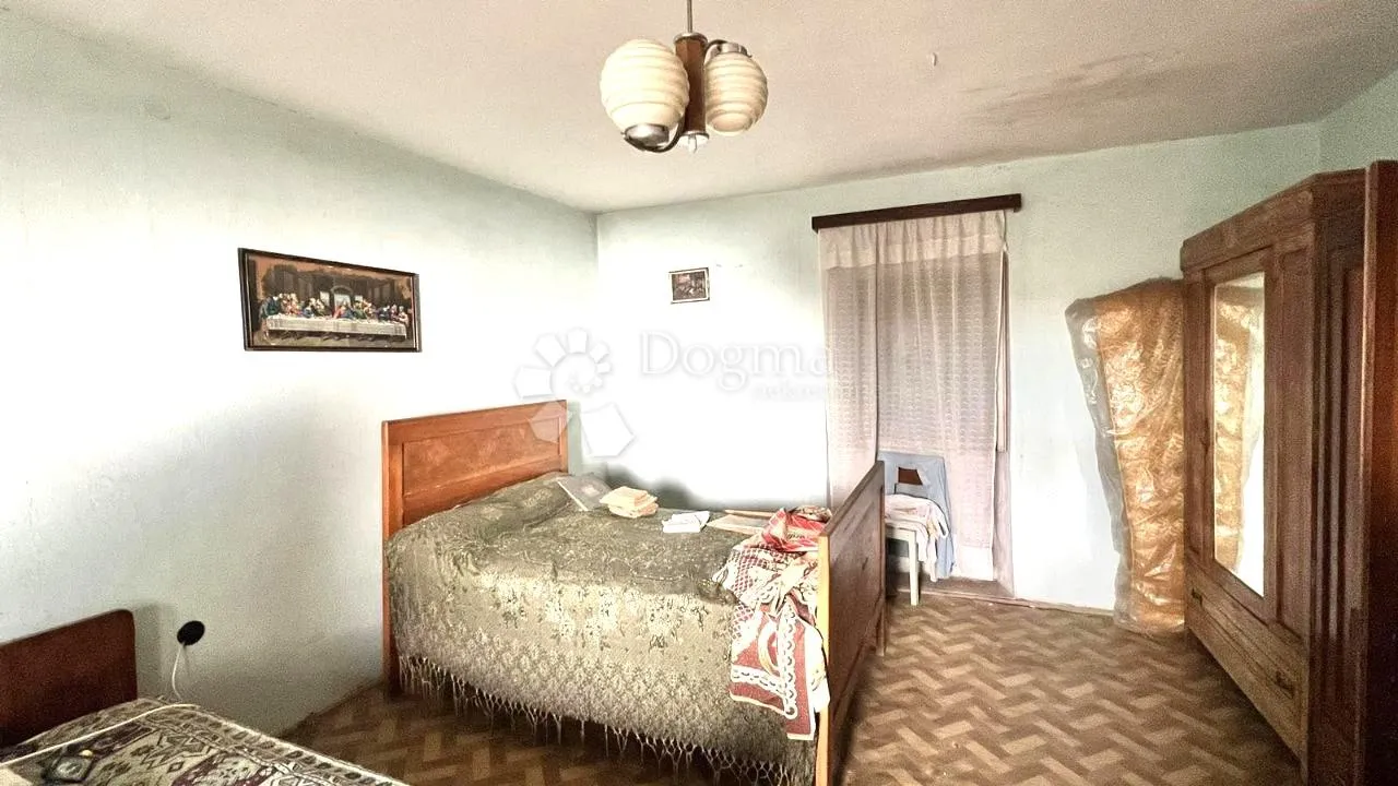lijepa dvojna kuća za renovaciju s pogledom na more, okolica labina - slika 14