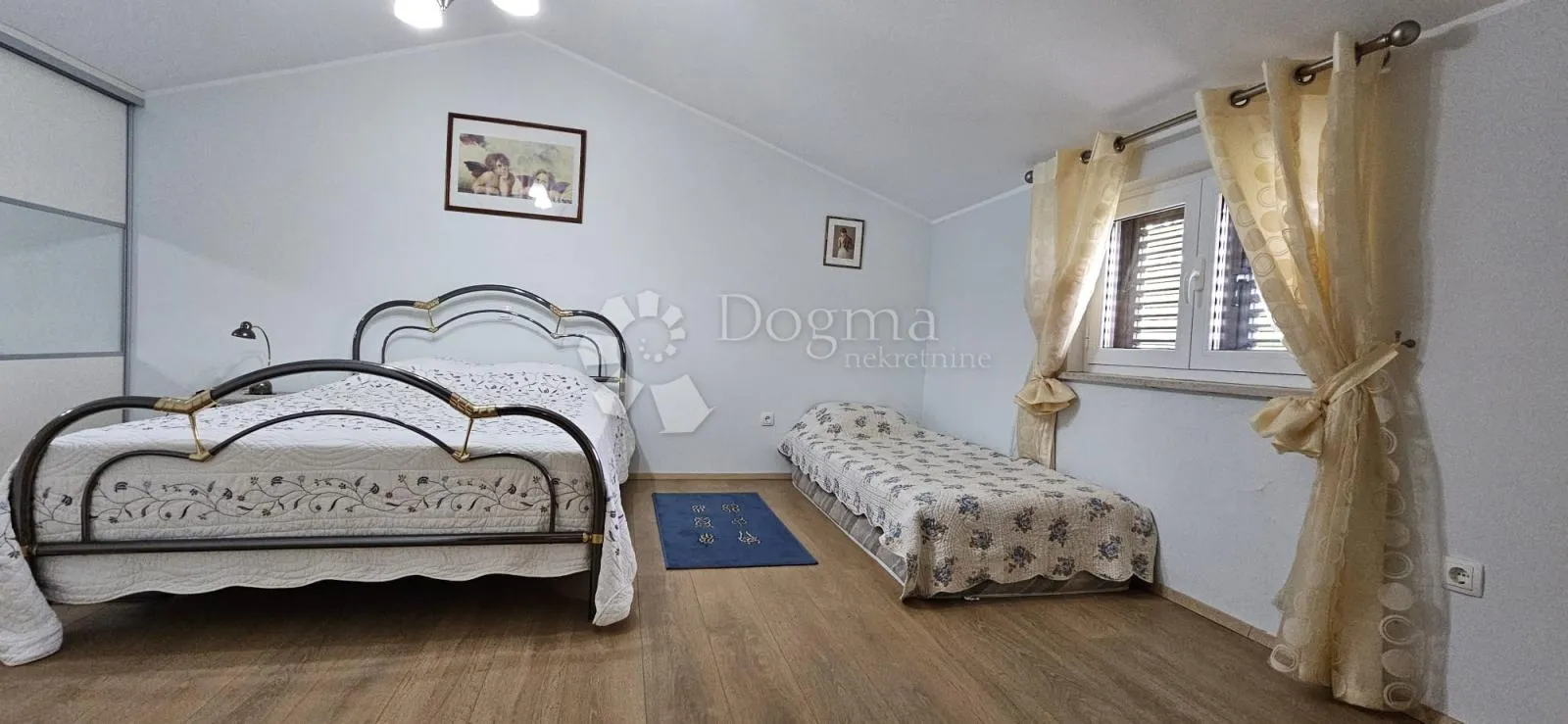ekskluzivno kuća na osami, okružena šumom - slika 12