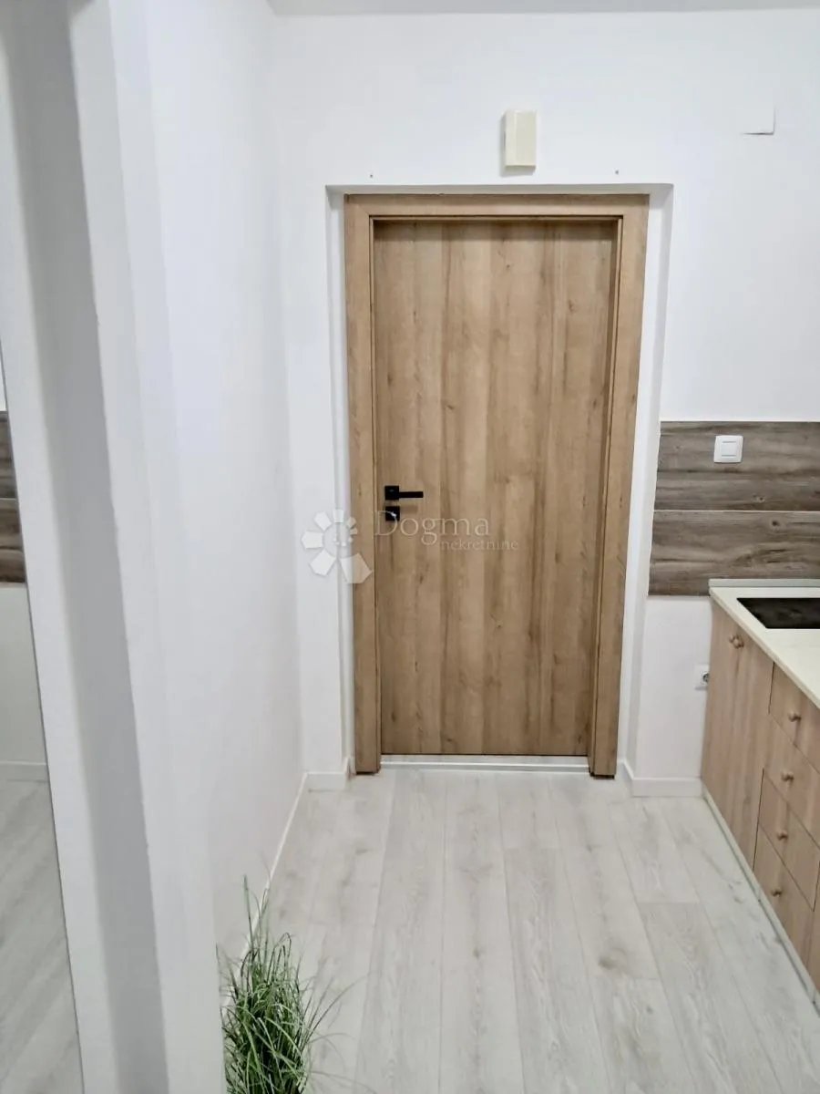 lošinj - 3 etažirana stana u kući 100m od plaže - slika 9