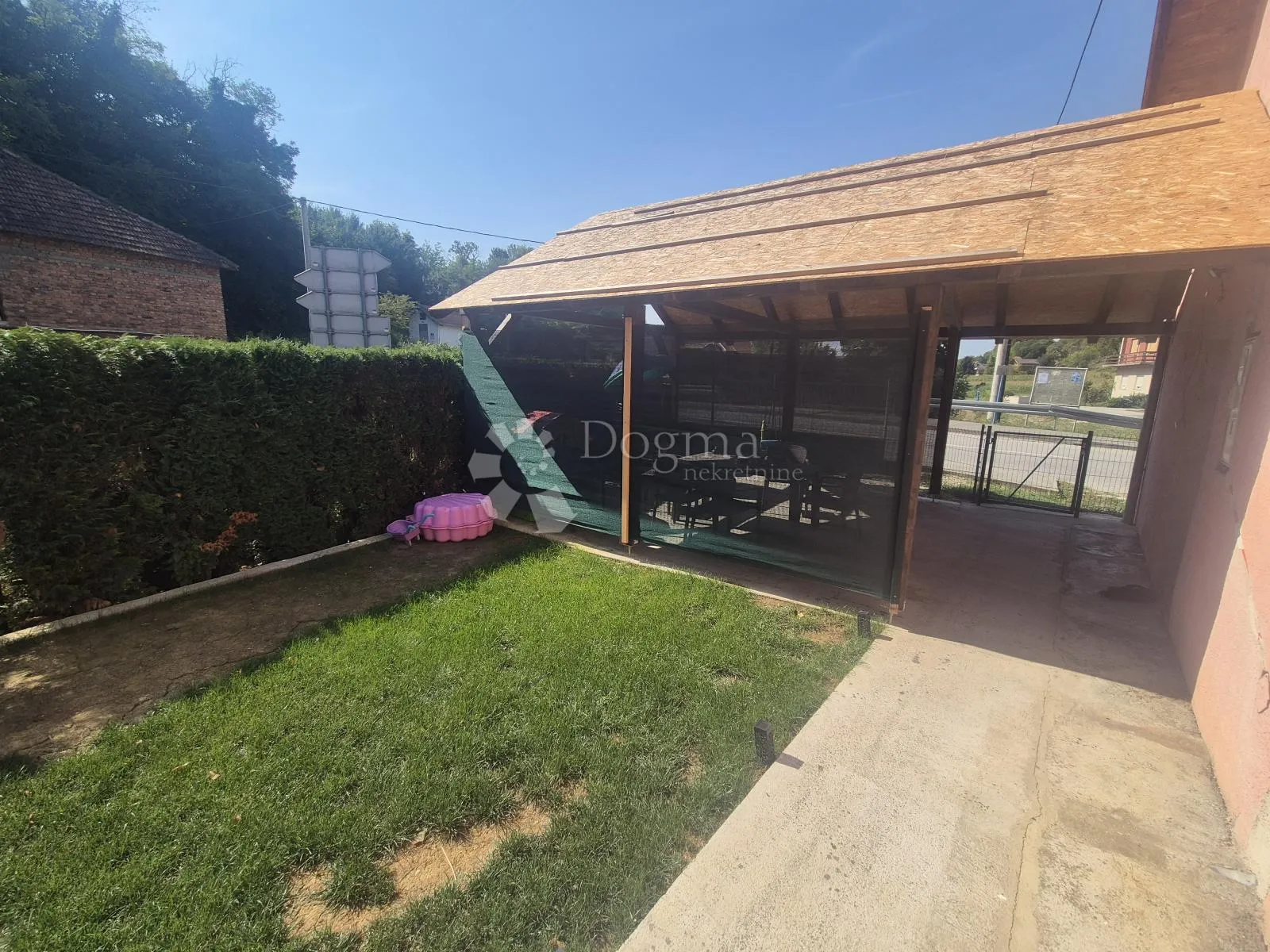 kuća sa dva odvojena stana nadomak centra zaboka! - slika 24