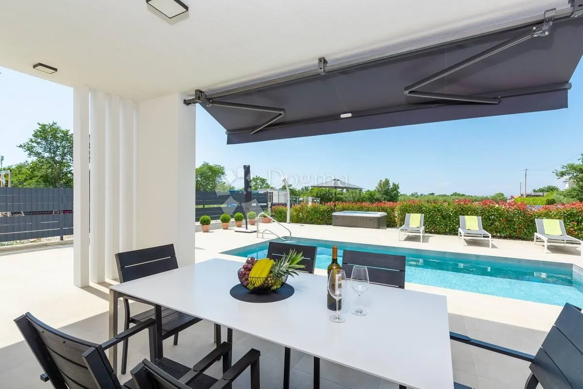 villa s bazenom i jacuzzijem - poreč - slika 17