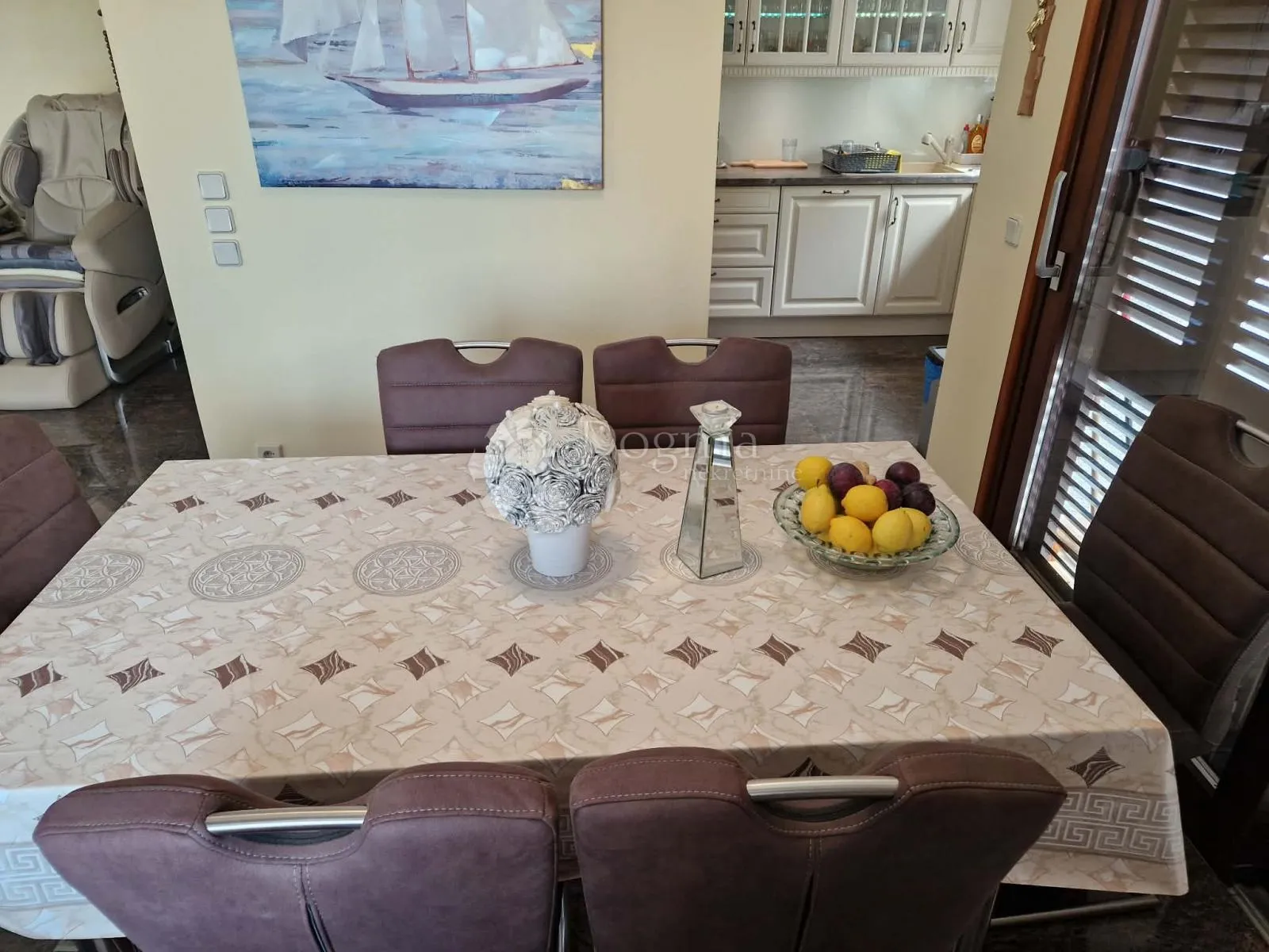 kuća s 4 apartmana - drugi red od mora - slika 4