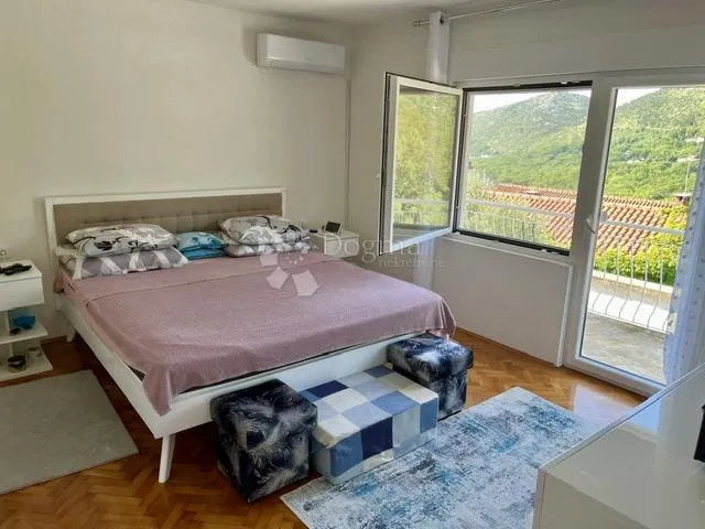 bribir,samostojeća kuća sa dva stana - slika 11