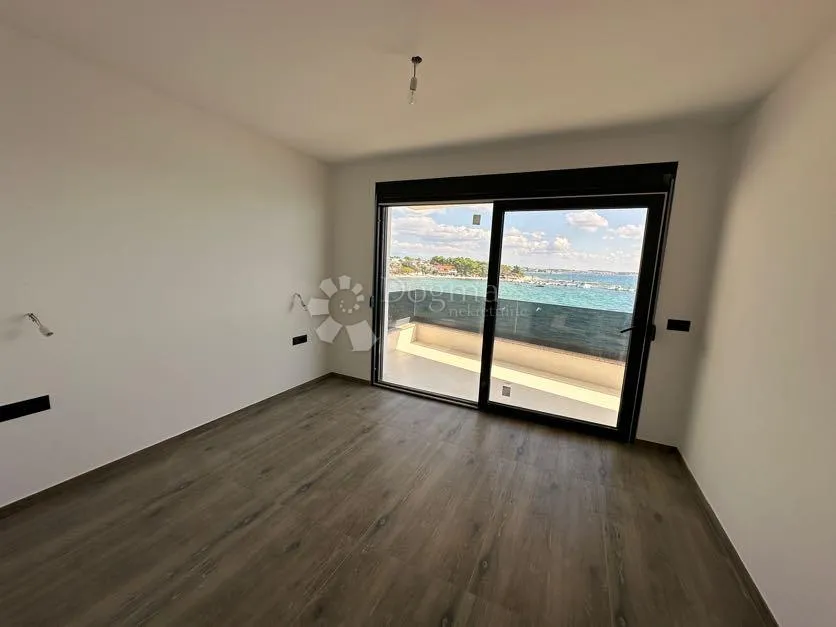 luksuzni apartman na moru - slika 24