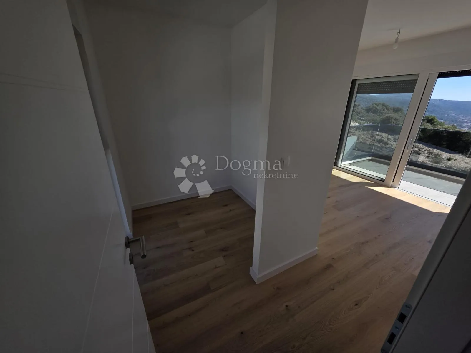 vinišće- top prilika!!! moderna villa s pogledom na more - slika 14