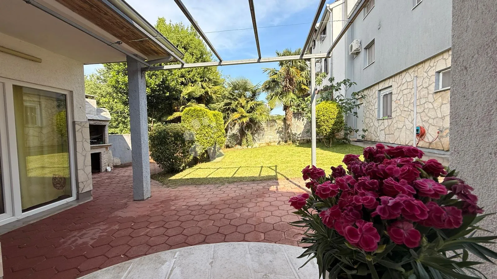 atraktivna kuća sa tri apartmana poreč - slika 13