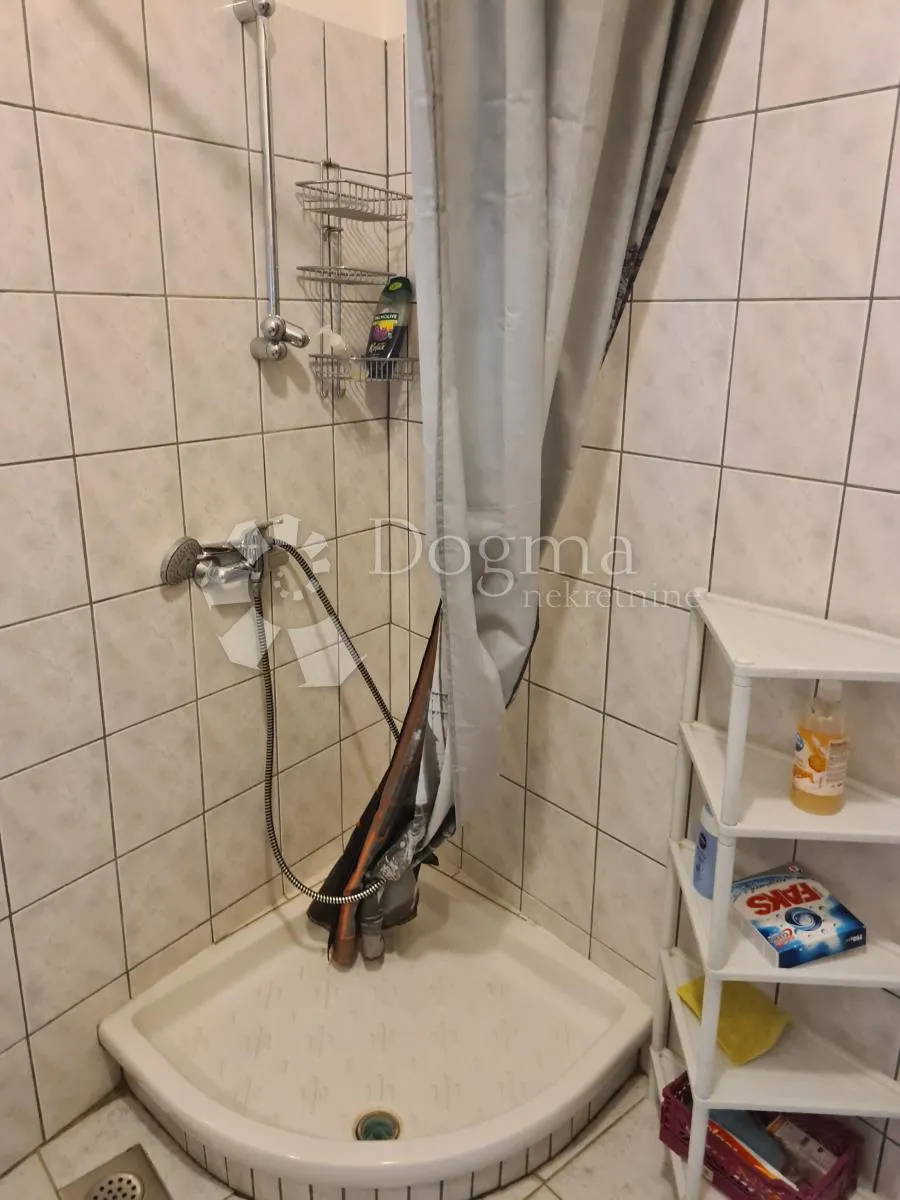šibenik centar - kamena kuća blizu rive - slika 45