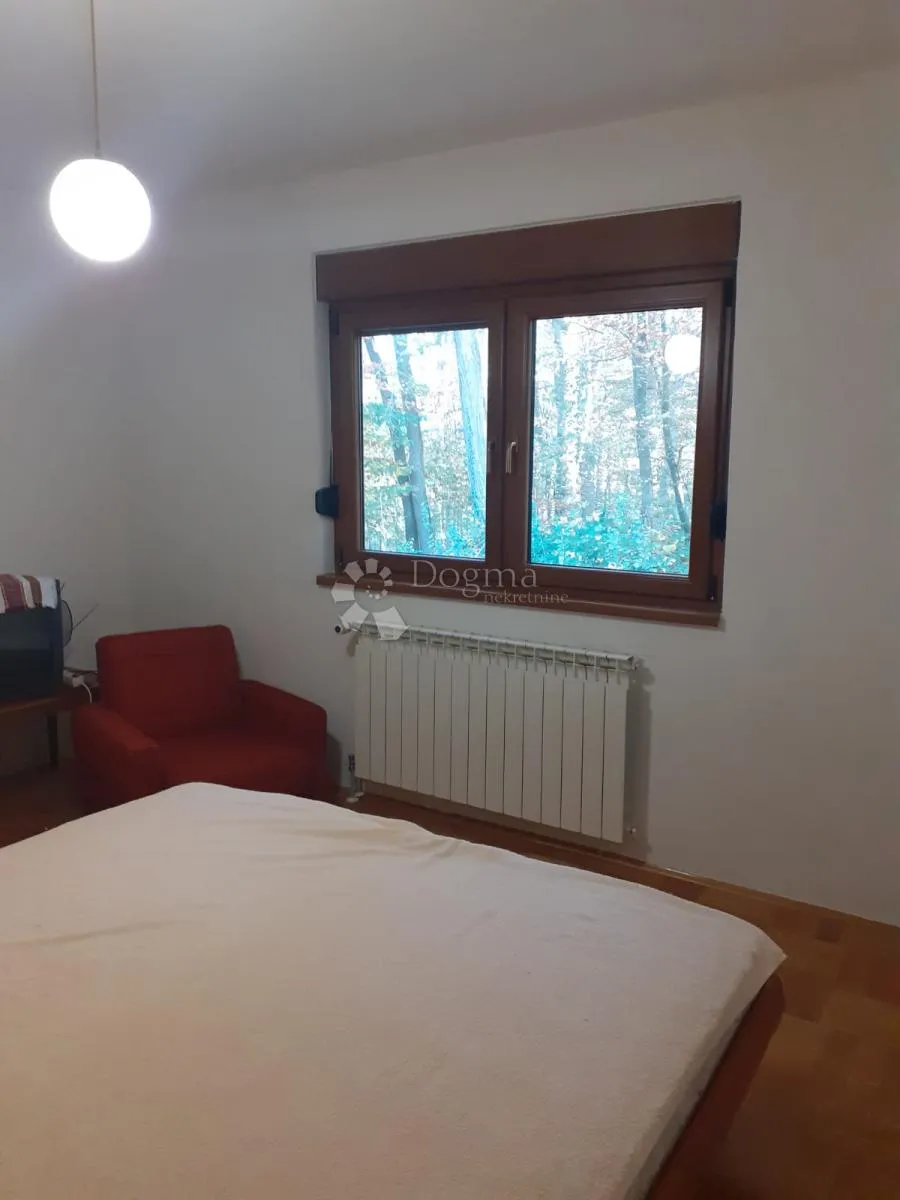 kuća u mirnom okruženju - slika 11