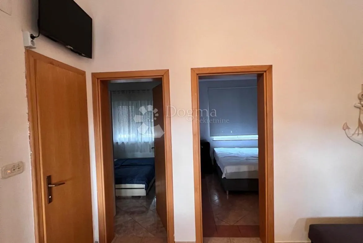 prodaje se namješten apartman na otoku viru! - slika 5