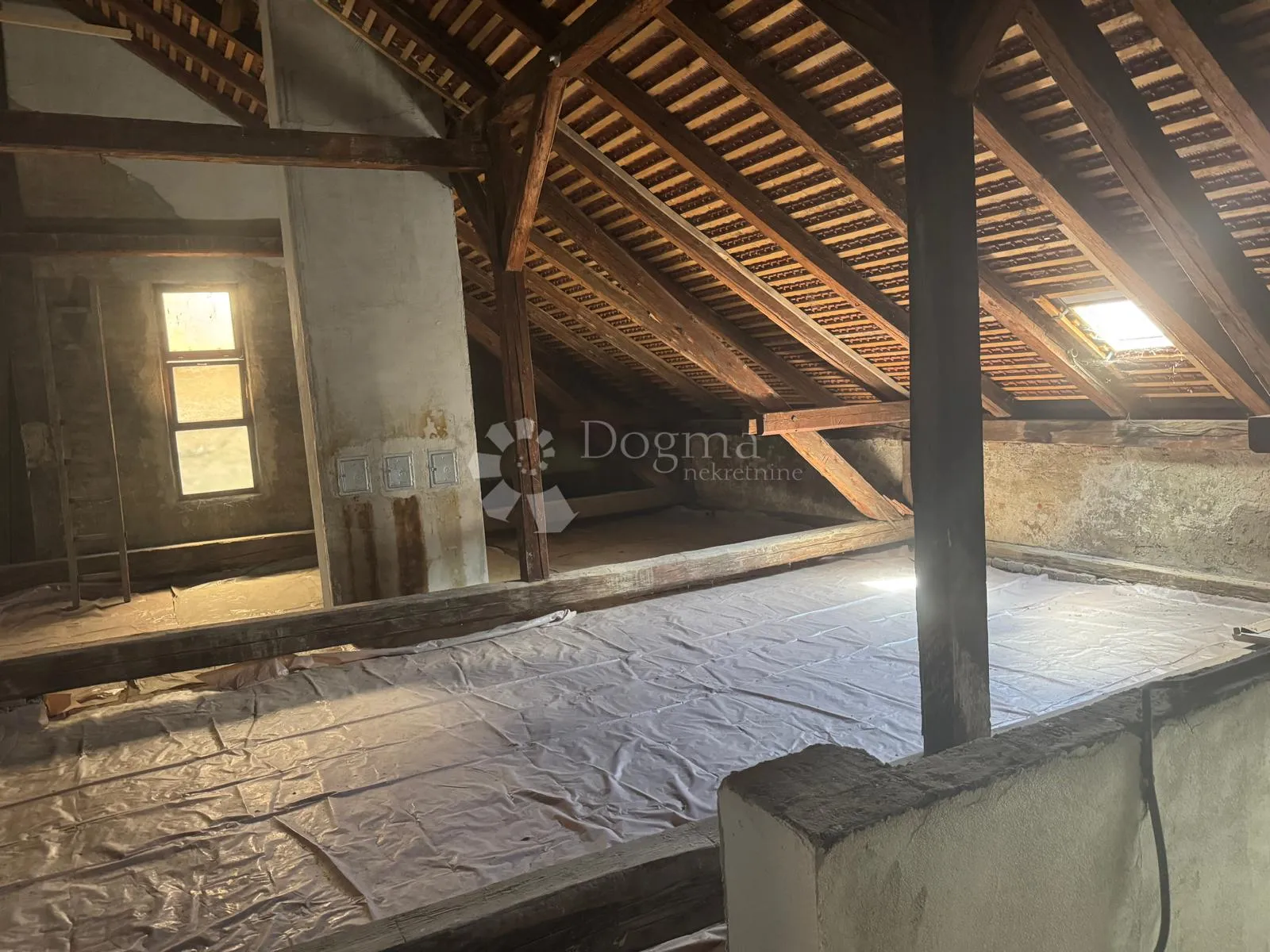 raskoš građanskog stana u srcu zagreba – spoj klasike i prestiža - slika 16