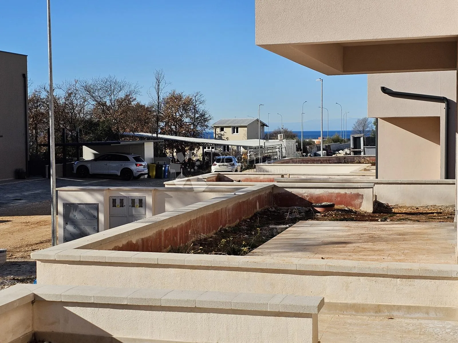 c-prizemlje s okućnicom u blizini plaže i centra - slika 2