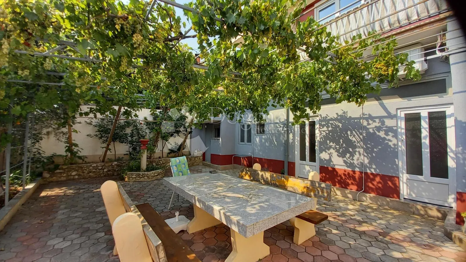 apartmanska kuća sa velikom okućnicom - slika 30