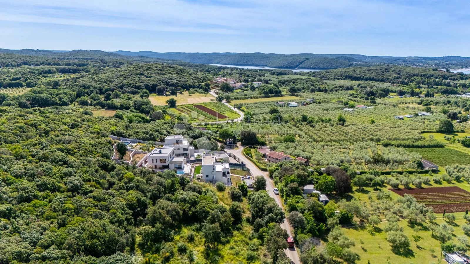 teren sa građevinskom dozvolom - slika 8