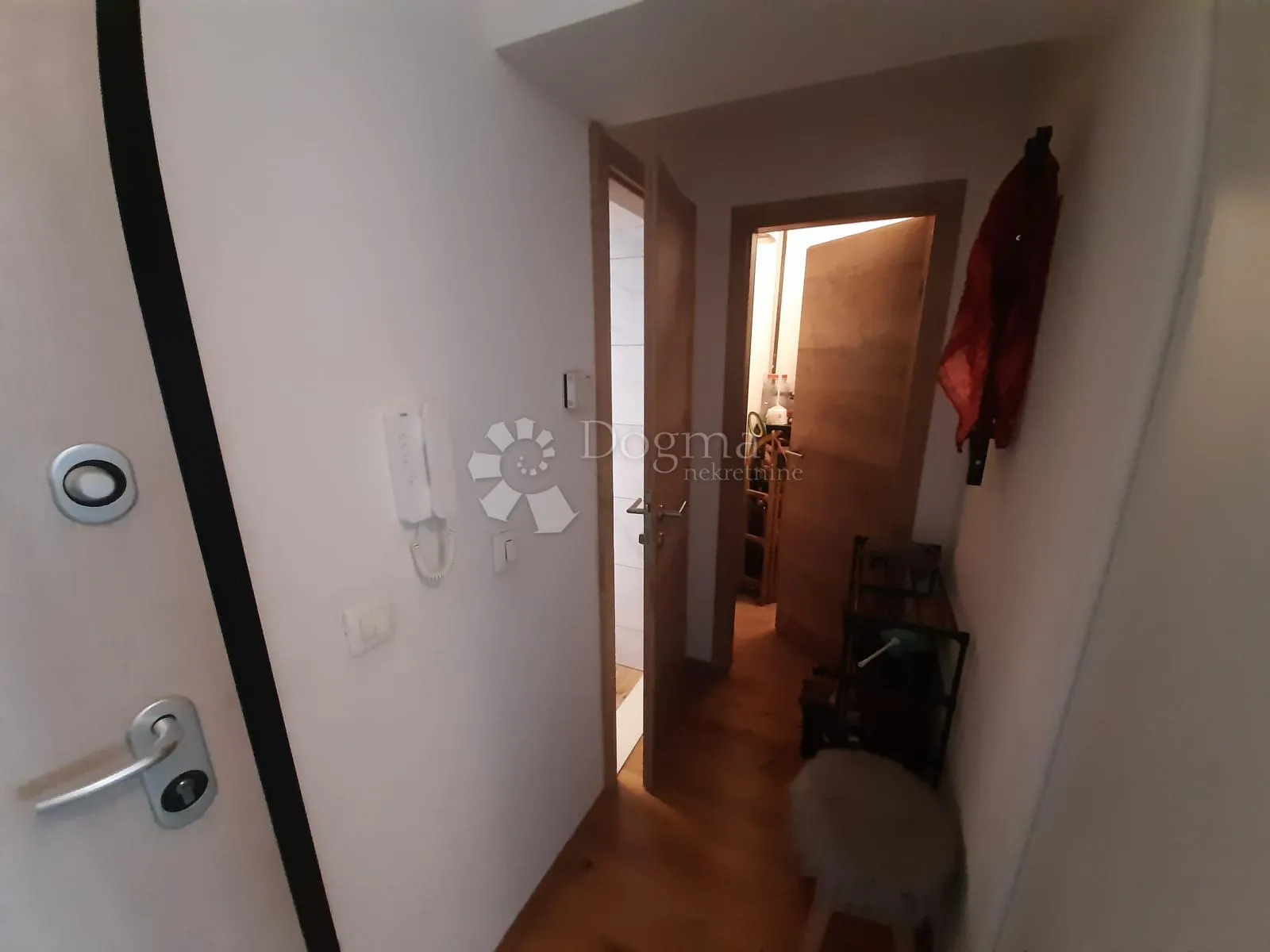 idealan obiteljski stan s 2 lođe, parking, mir i zelenilo - slika 3