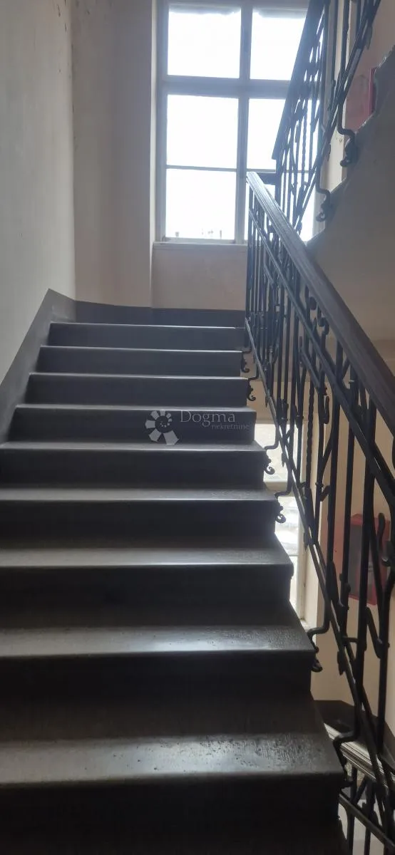 stan u strogom centru sa parkirnim mjestom i pogledom na more - slika 6