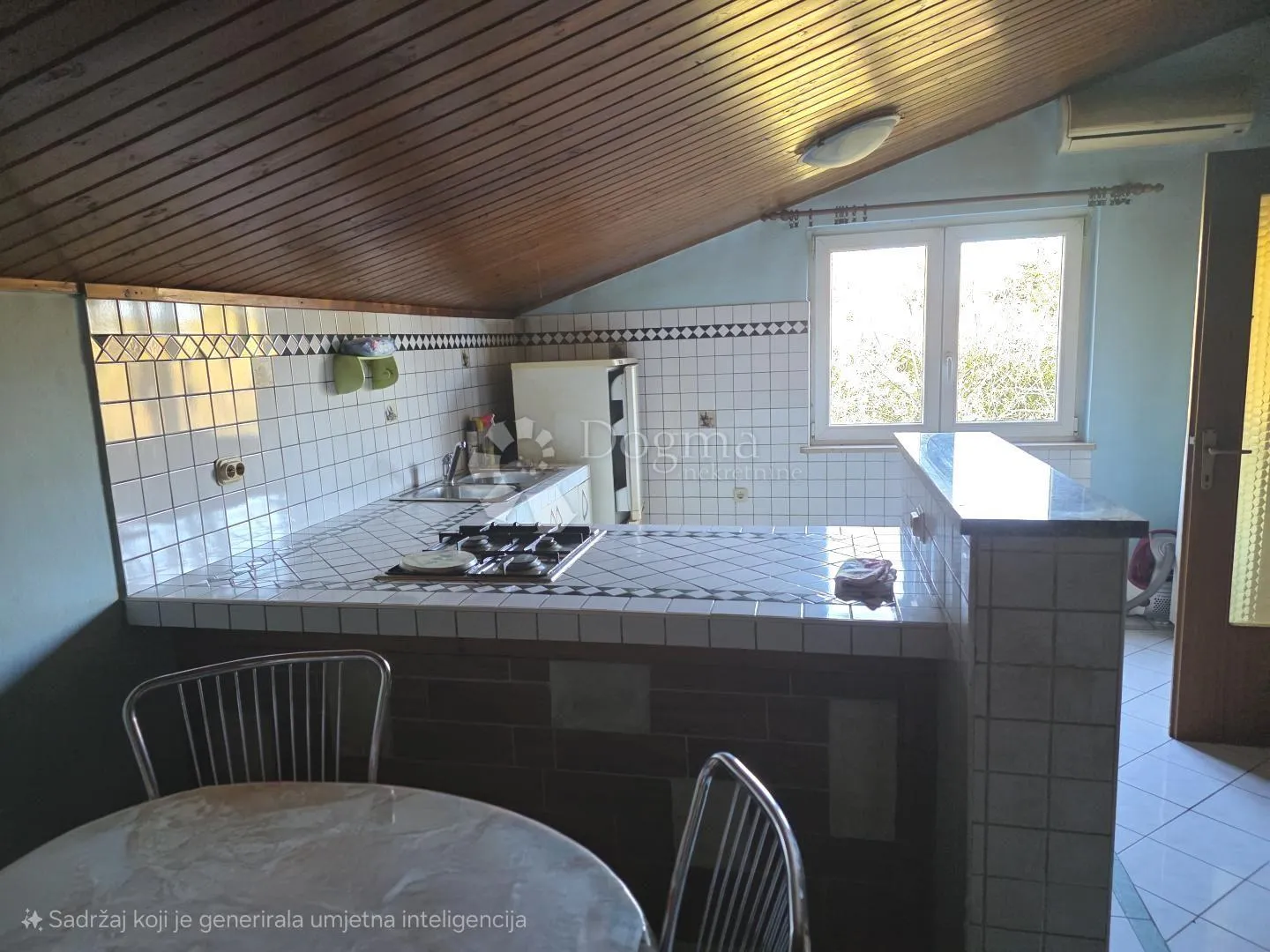 labin, kuća sa odvojenim studio apartmanom i garažom nedaleko labina - slika 12