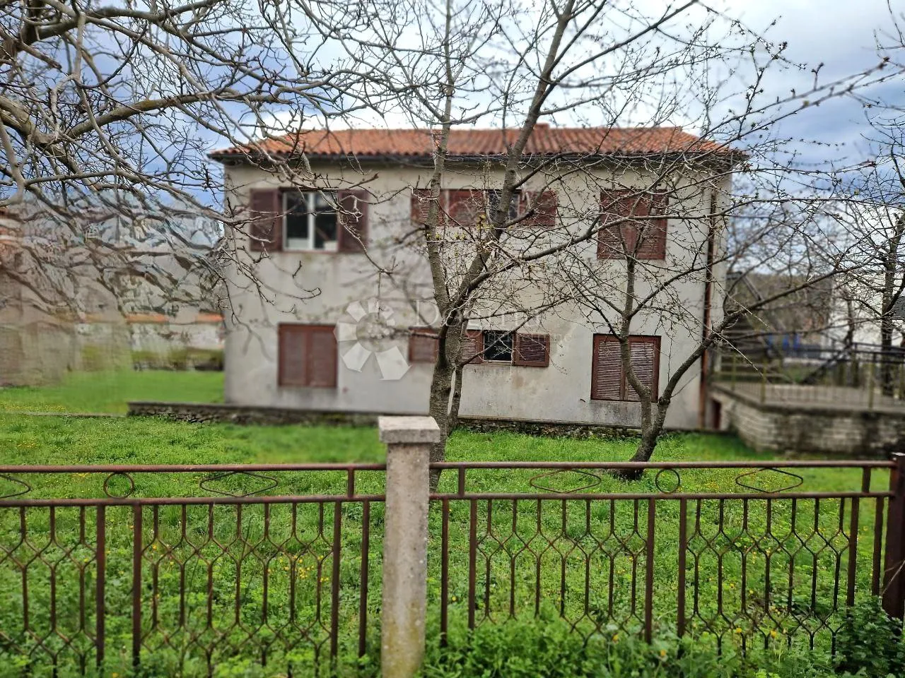 obiteljska katnica za renovaciju na top lokaciji! - slika 3