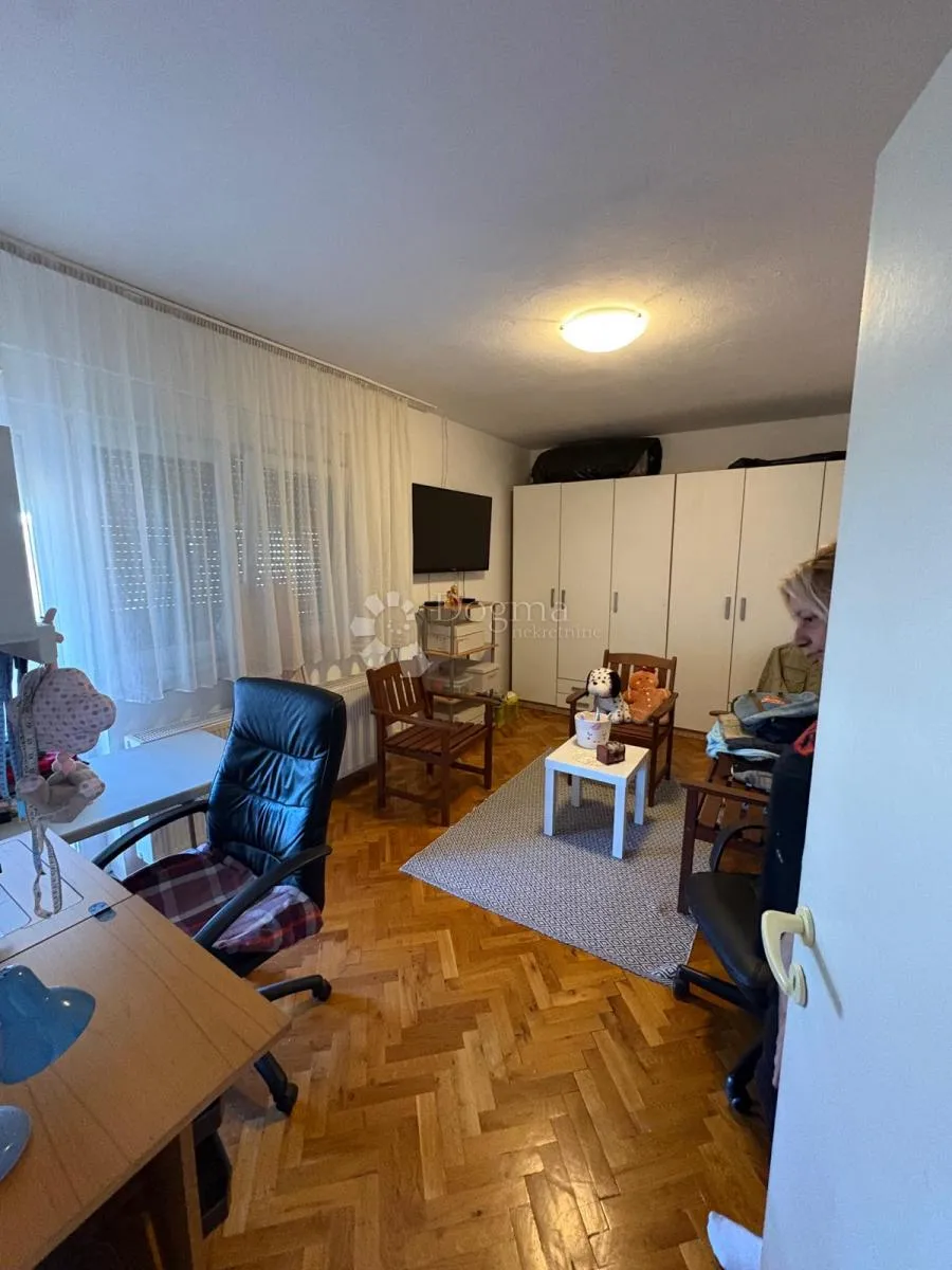 kuća 648 m² s podrumom i potencijalom za 2 stana - slika 22