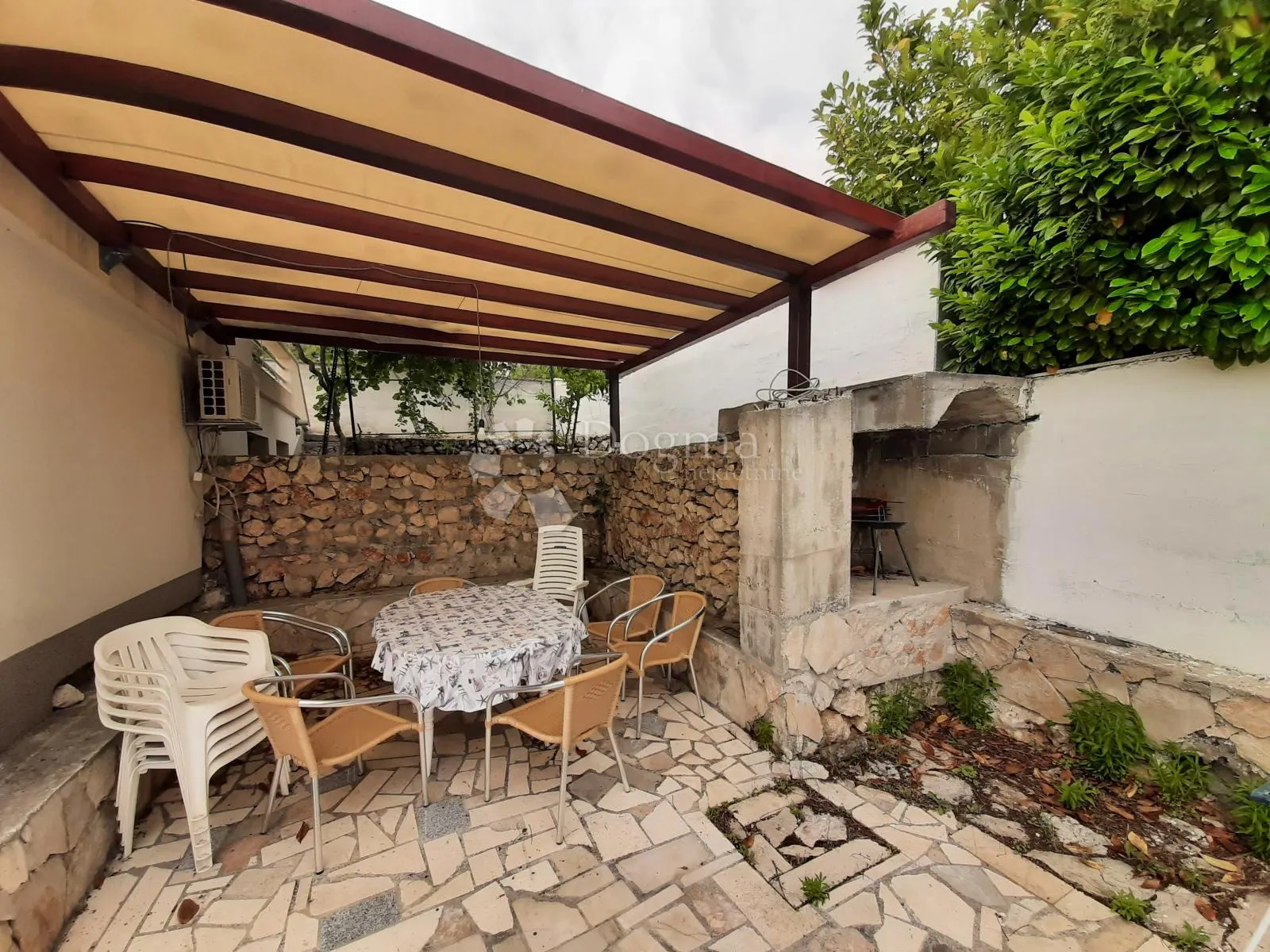 kuća 142m2 sa 2 apartmana, 100m od mora - sunčana rogoznica - slika 24