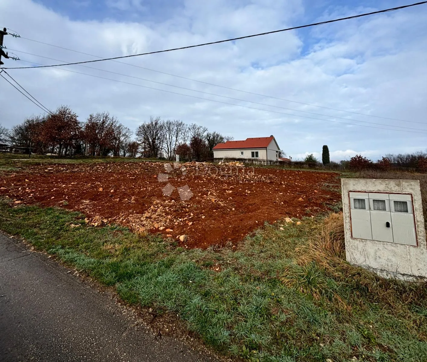 Građevinsko zemljište sa građevinskom dozvolom - Karojba