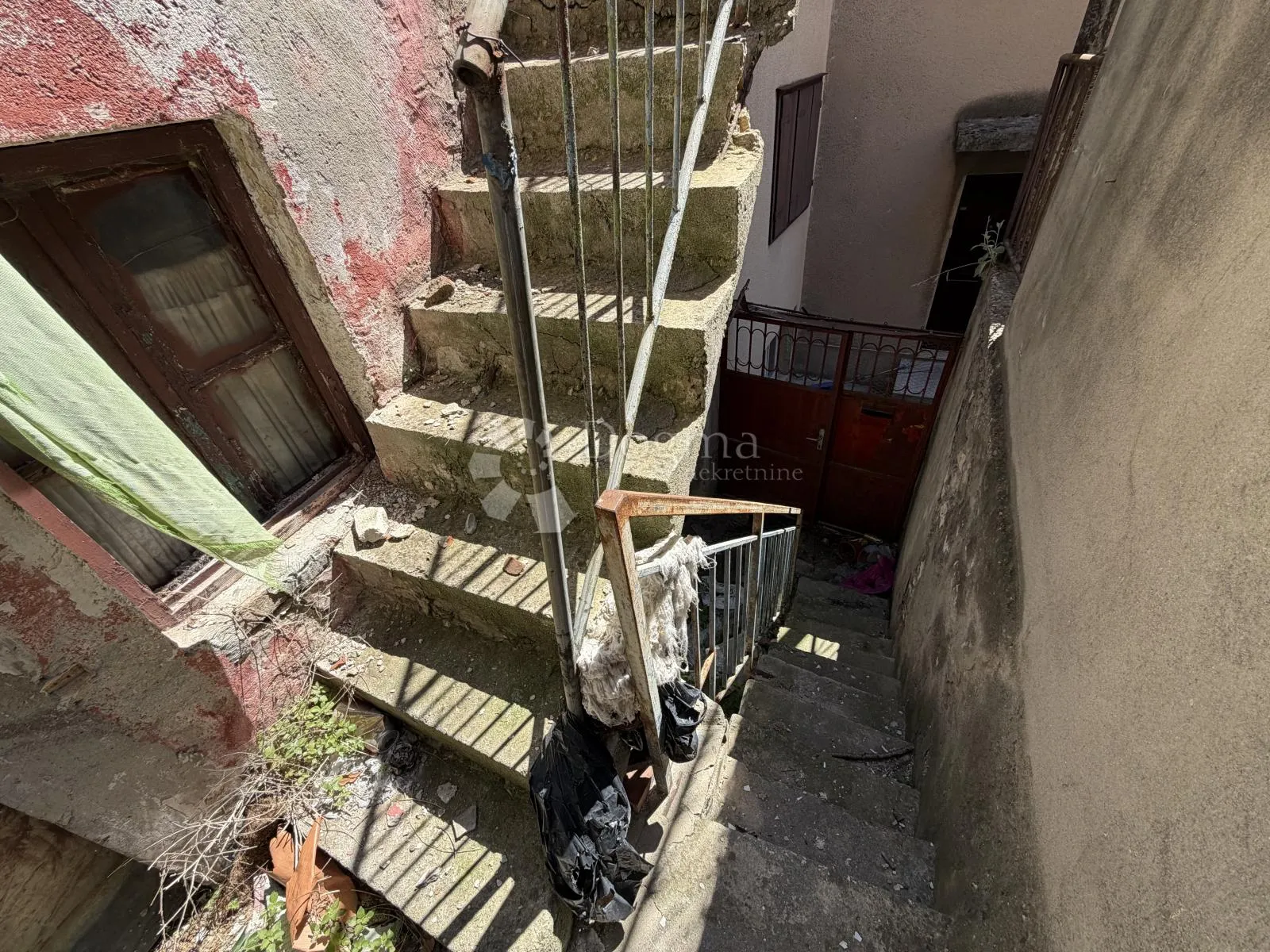 prilika!!! šibenik – gorica, dvije kuće u nizu – prilika za butični hostel ili apartmane - slika 9