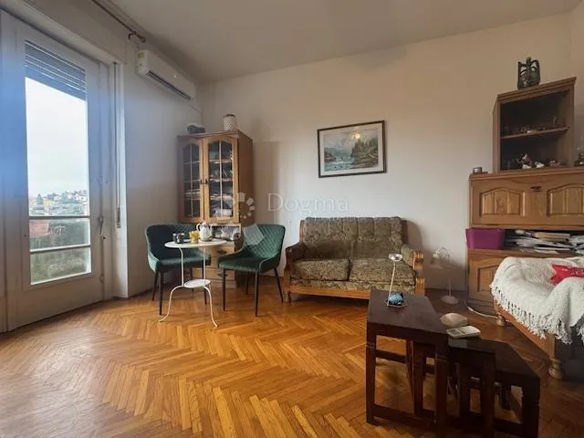 stan sa balkonom u blizini centra - slika 3